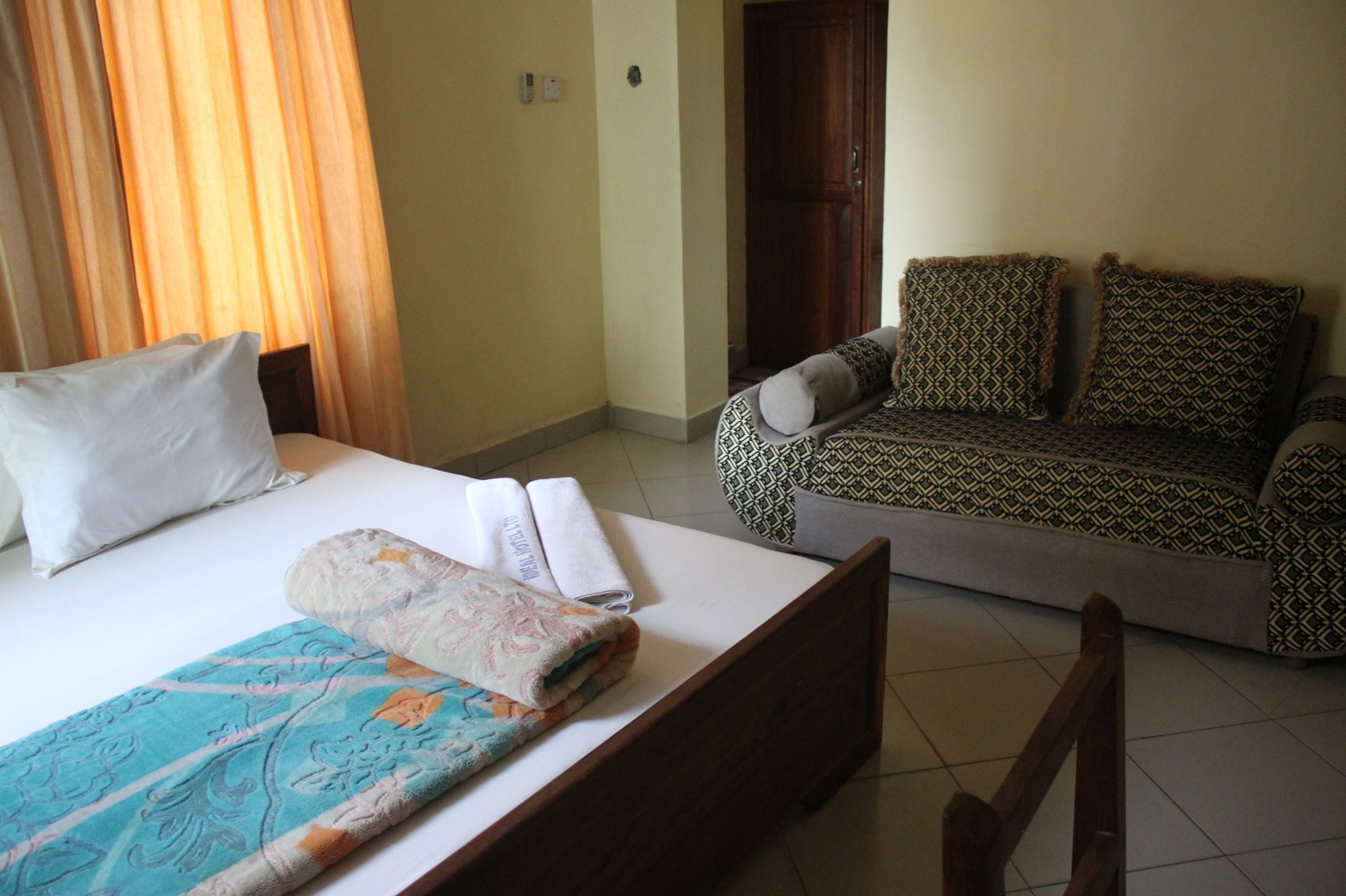 Hotel Ideal Dar es Salaam Esterno foto