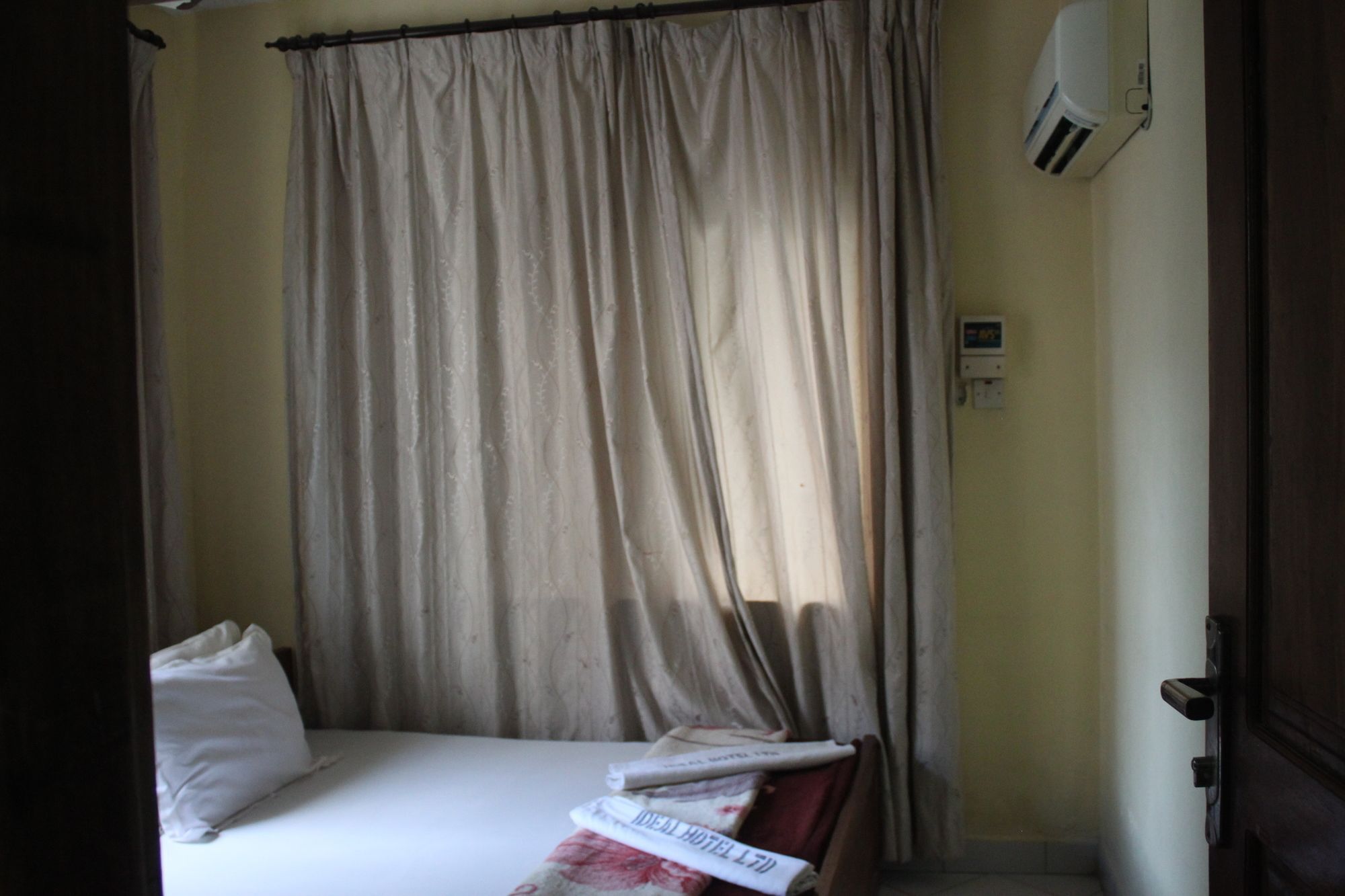 Hotel Ideal Dar es Salaam Esterno foto